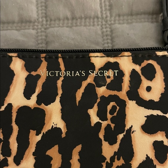 5/$30 Victoria's Secret Leopard Print wristlet + bag - Picture 3 of 8